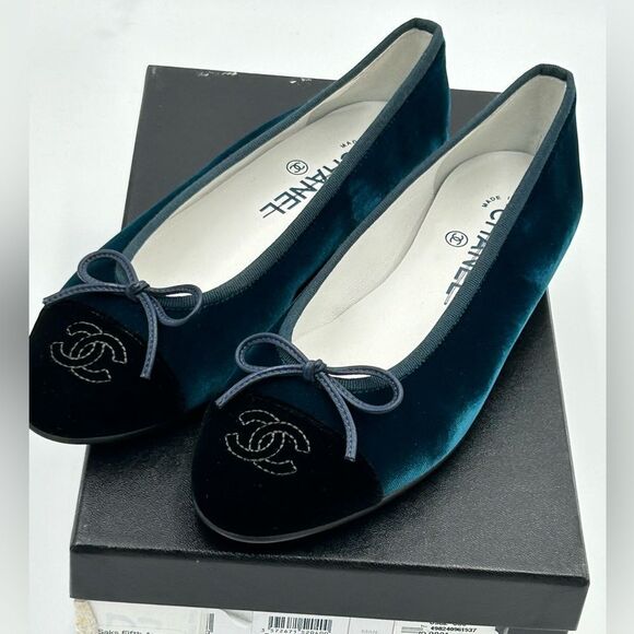 Women’s Chanel velvet ballet flats size 36.5 made in Italy - Picture 1 of 11